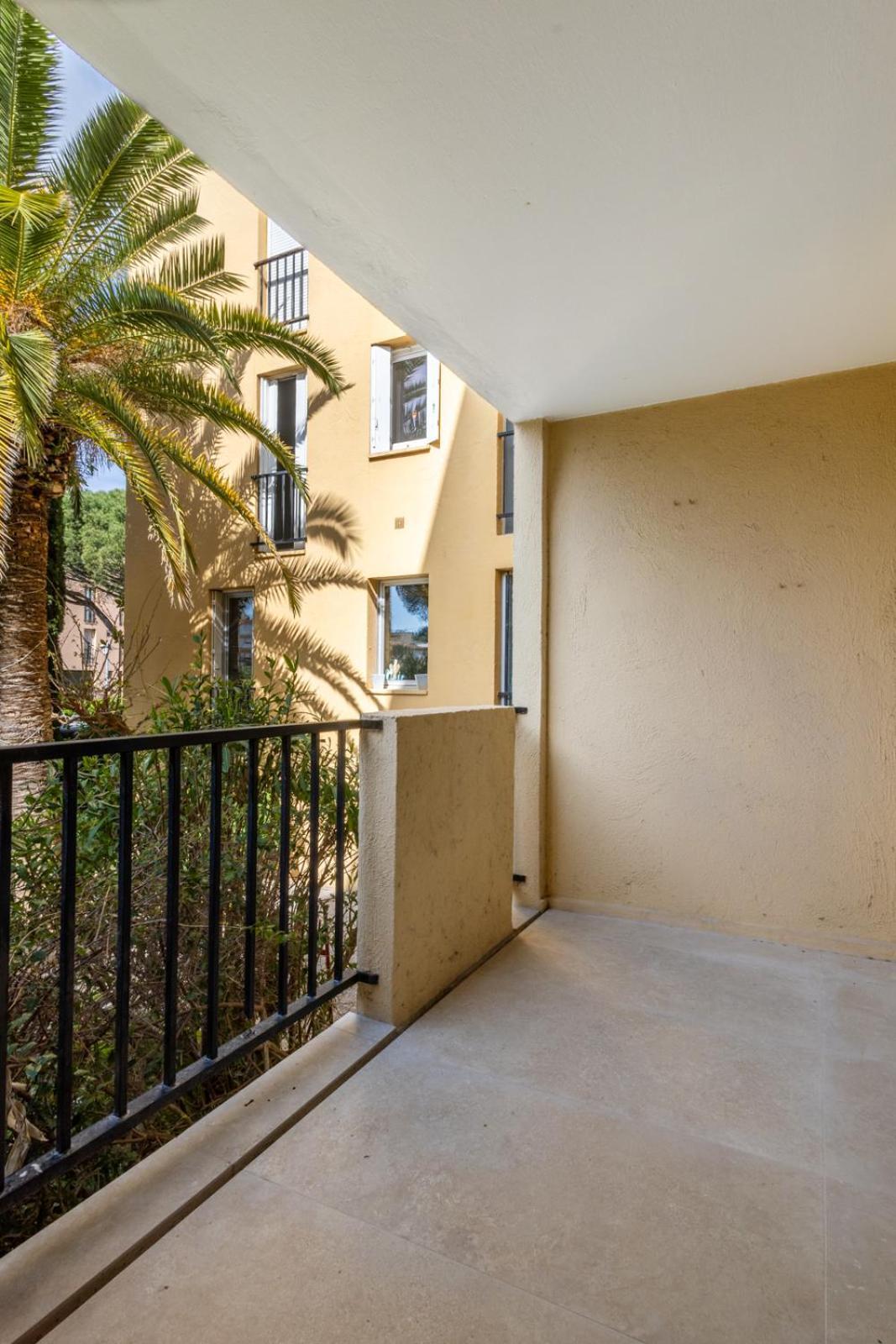 Appartement Avec Terrasse Et Parking Centre St-tropez *